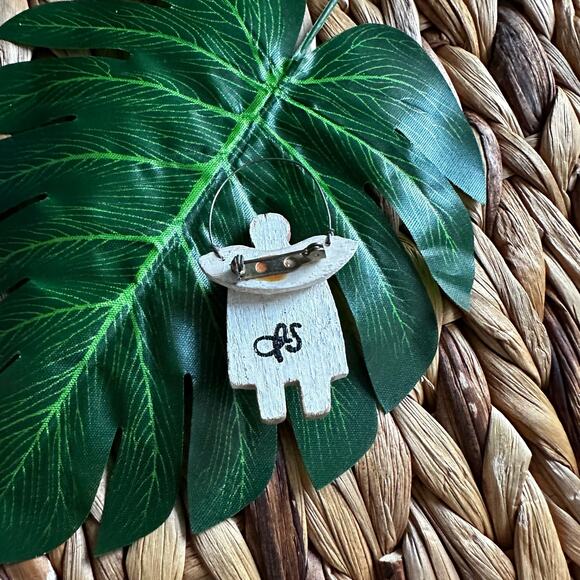 BOGO FREE WOODEN ARTISAN ANGEL PIN BROOCH SIGNED - Picture 4 of 4